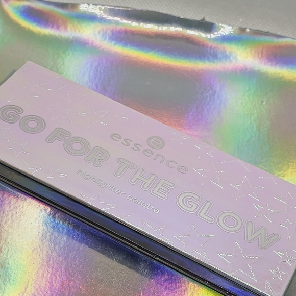 Essence Go for the Glow Highlighter Palette - Picture 3 of 5